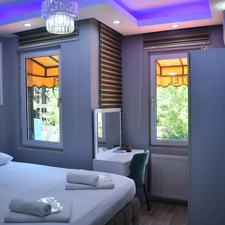 Modena * Κωνσταντινούπολη